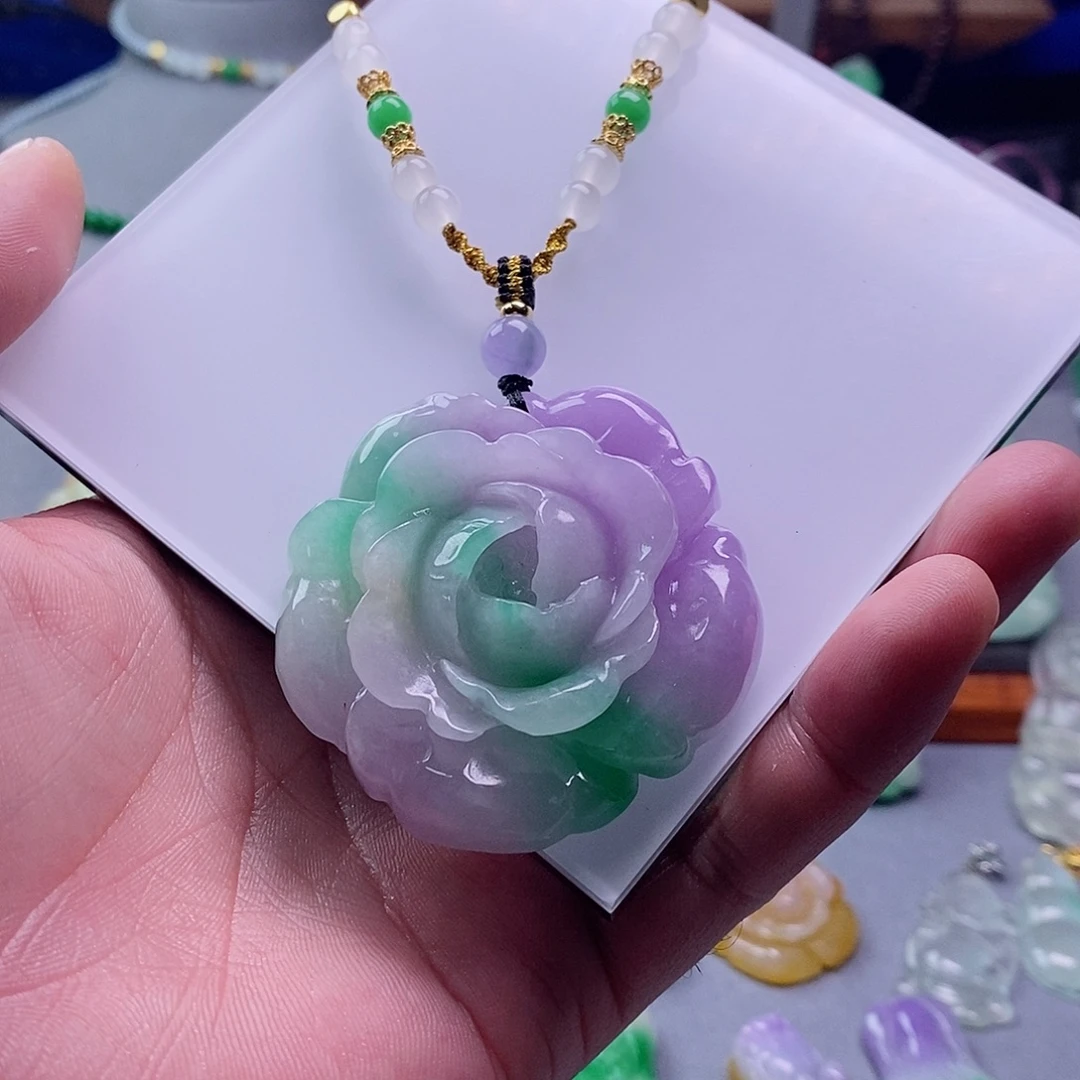 翡翠未镶嵌吊坠(赠链)