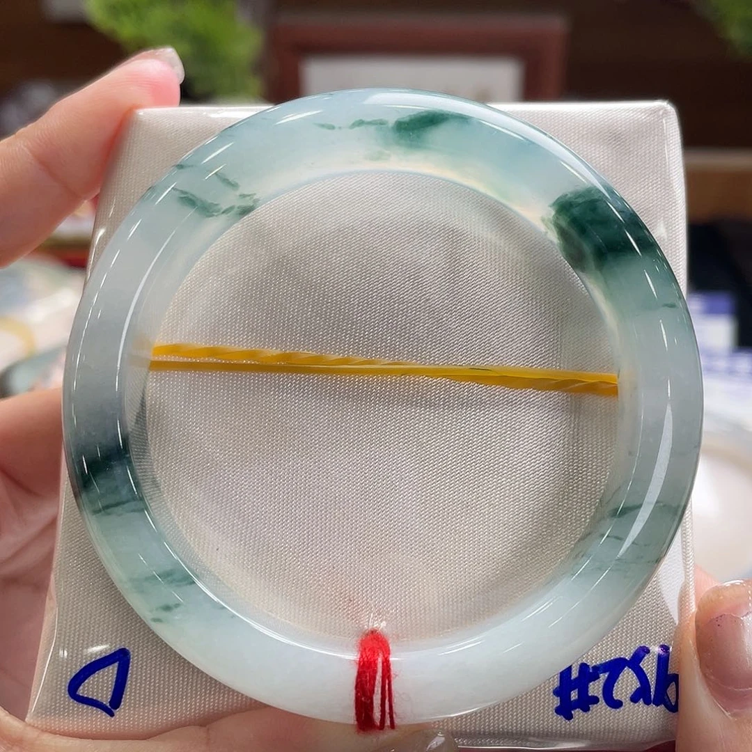 翡翠手镯未镶嵌54.7飘花