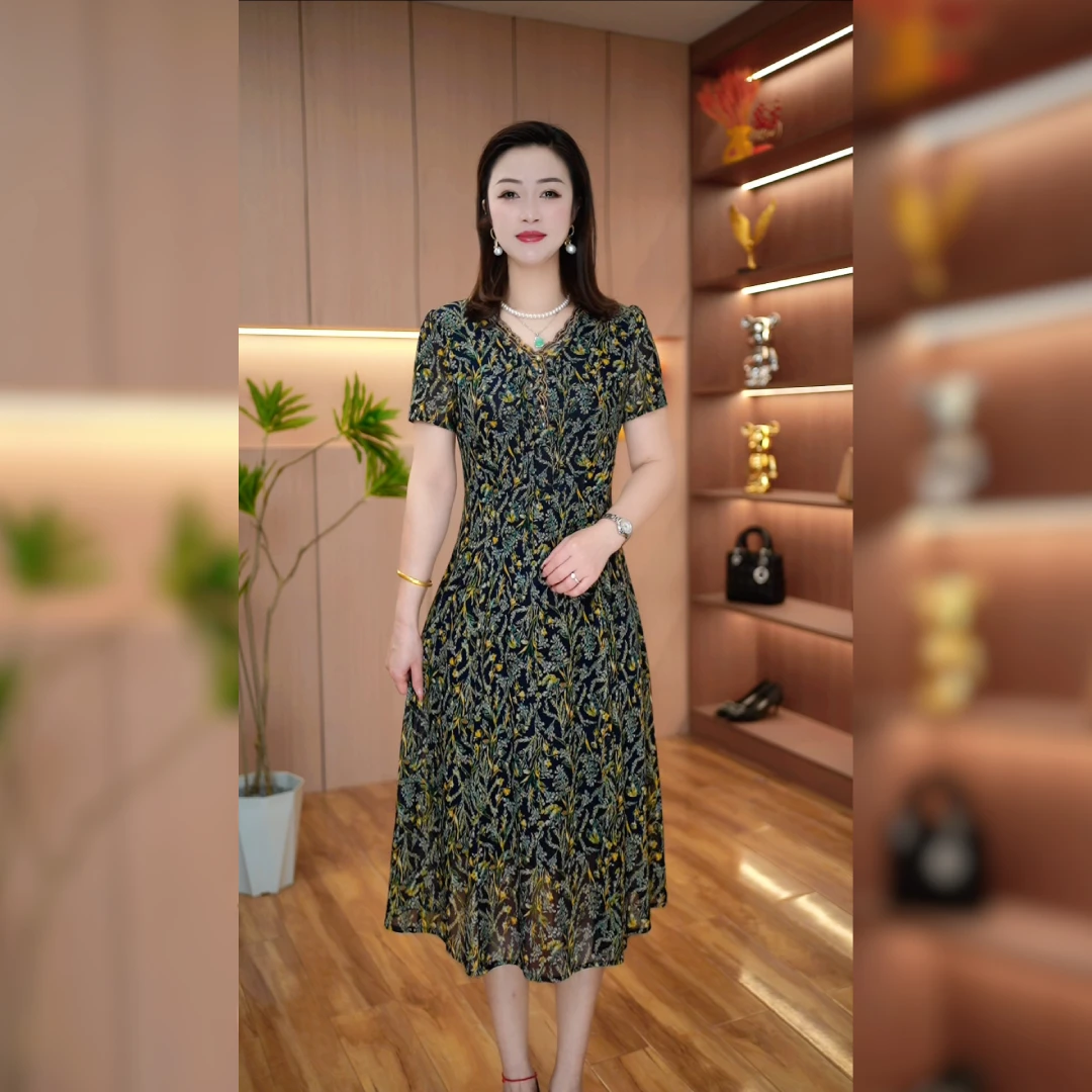2025夏季新款短袖时尚妈妈装时尚洋气显瘦连衣裙优雅修身气质