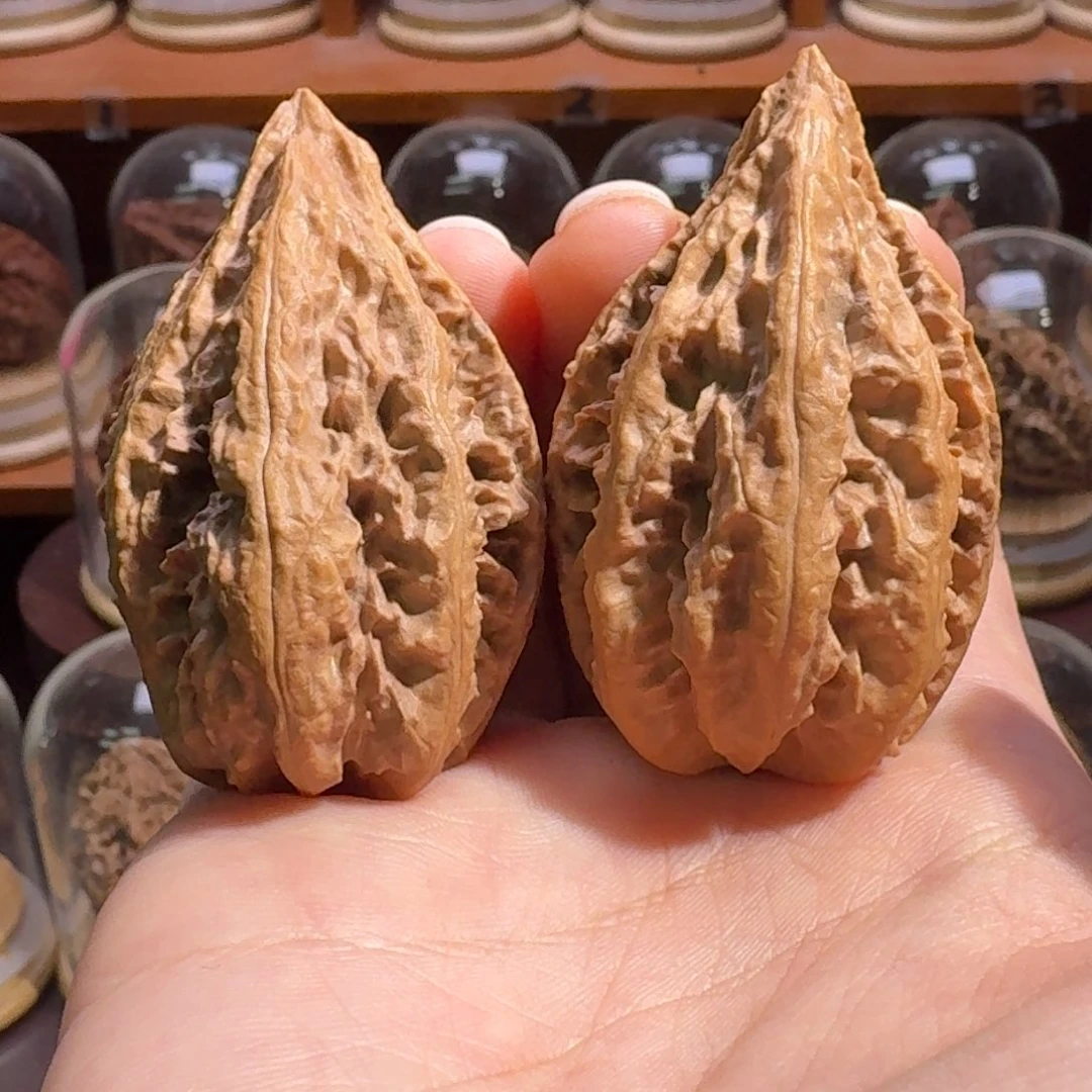 小***腾文玩核桃把件粗筋八棱塔