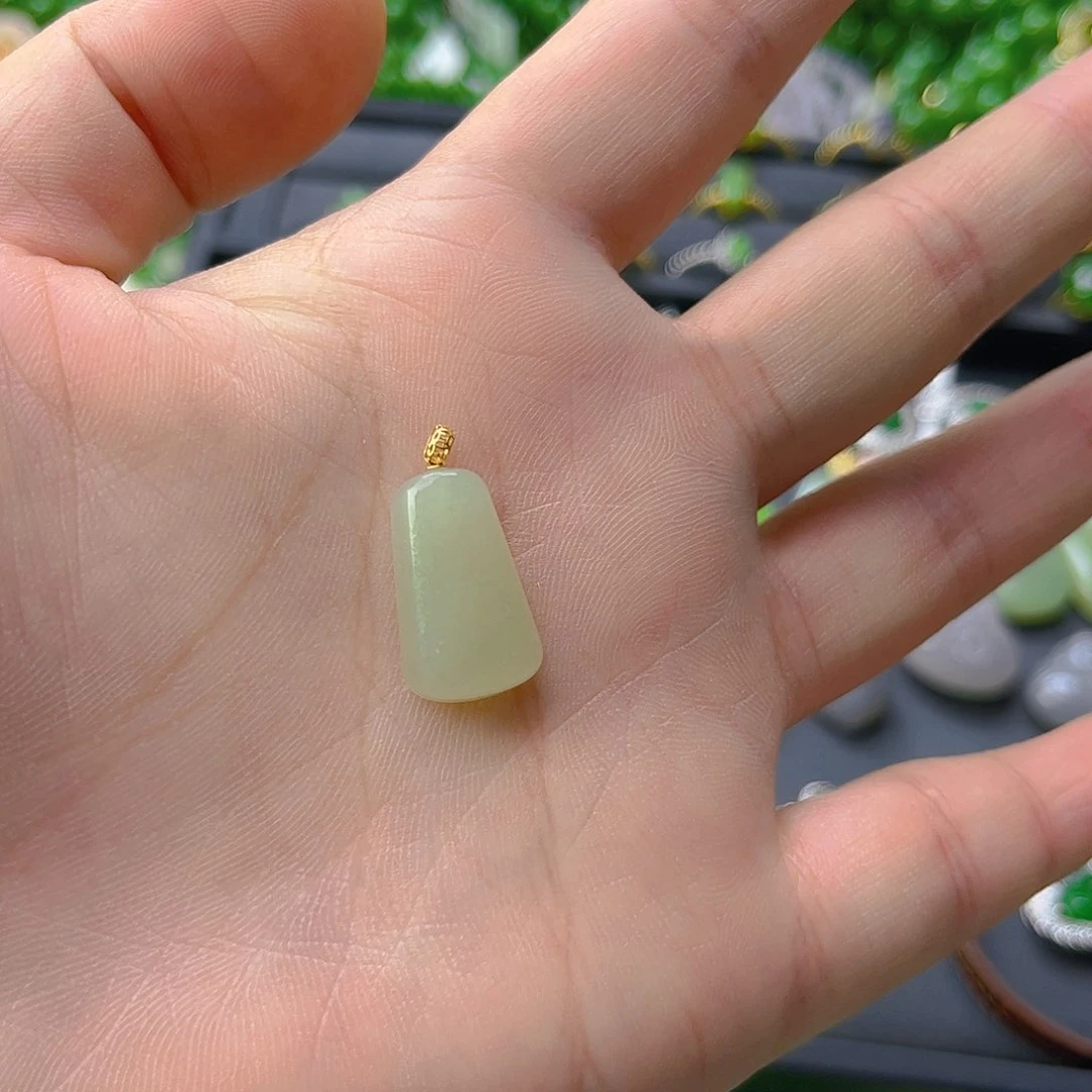 和田玉18K金镶嵌颈饰