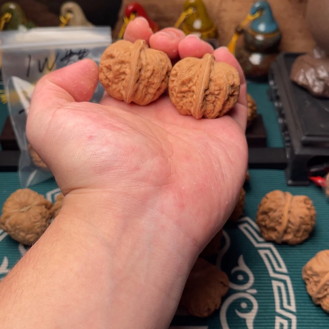 文玩核桃吊坠元宝