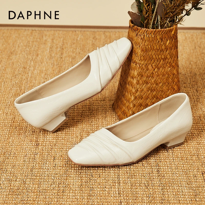 达芙妮浅口单鞋女夏季新款法式风时尚气质褶皱尖头粗跟豆豆鞋百搭