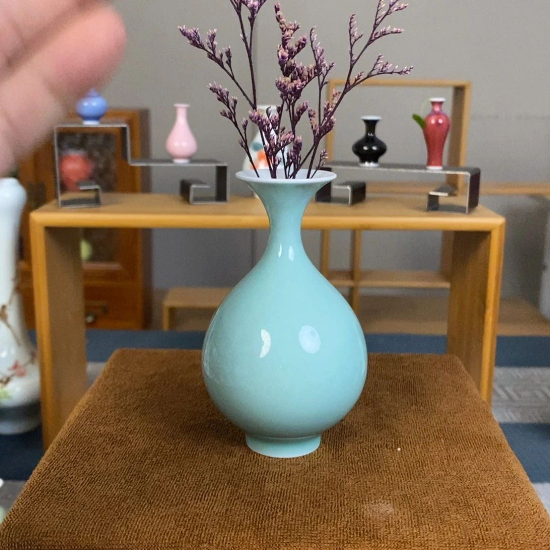 摆件景德镇瓷器精品陈列中