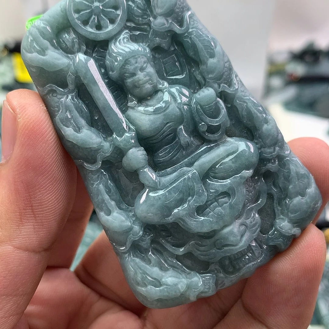 翡翠未镶嵌颈饰不动