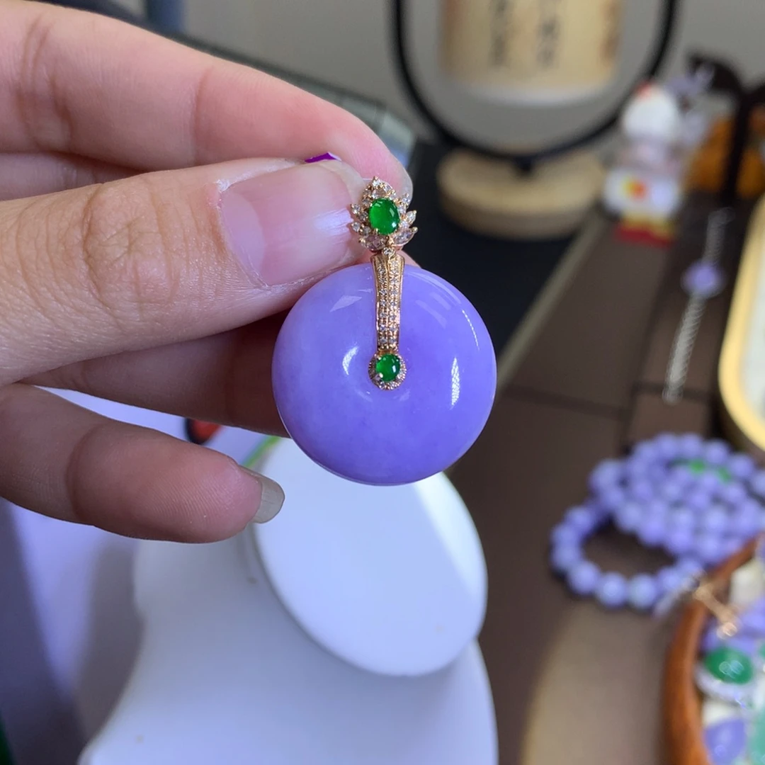 翡翠颈饰18K金镶嵌翡翠