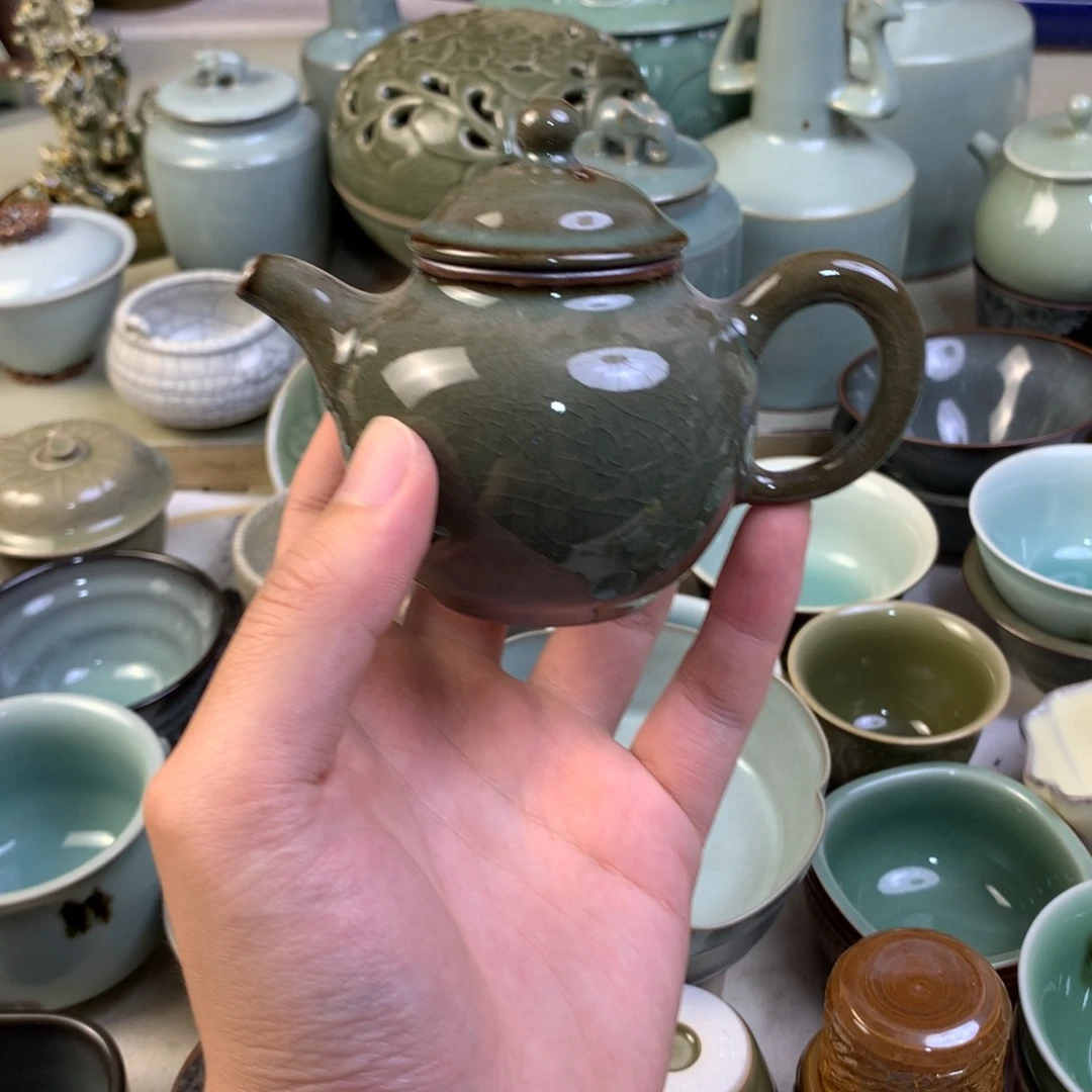 杯龙泉青瓷龙泉路上