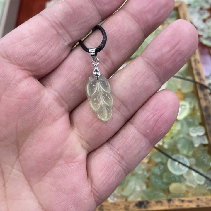 蛇纹石玉合金颈饰