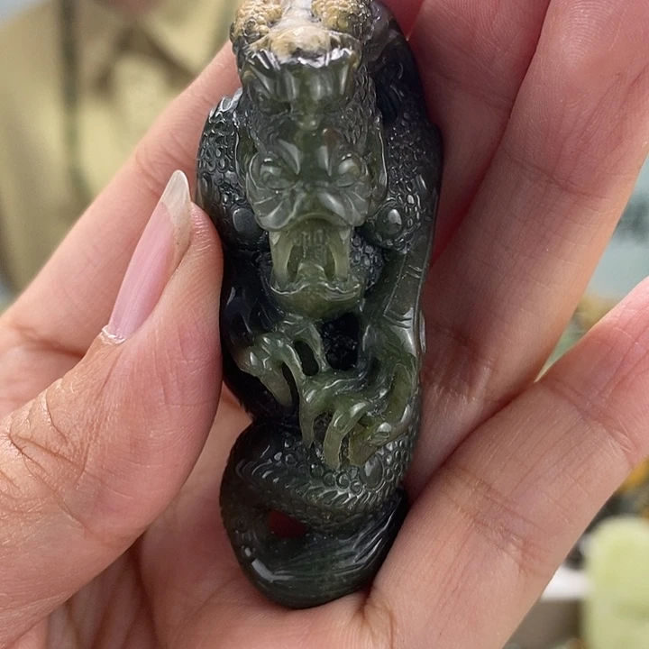 透闪石质玉未镶嵌颈饰Y**电