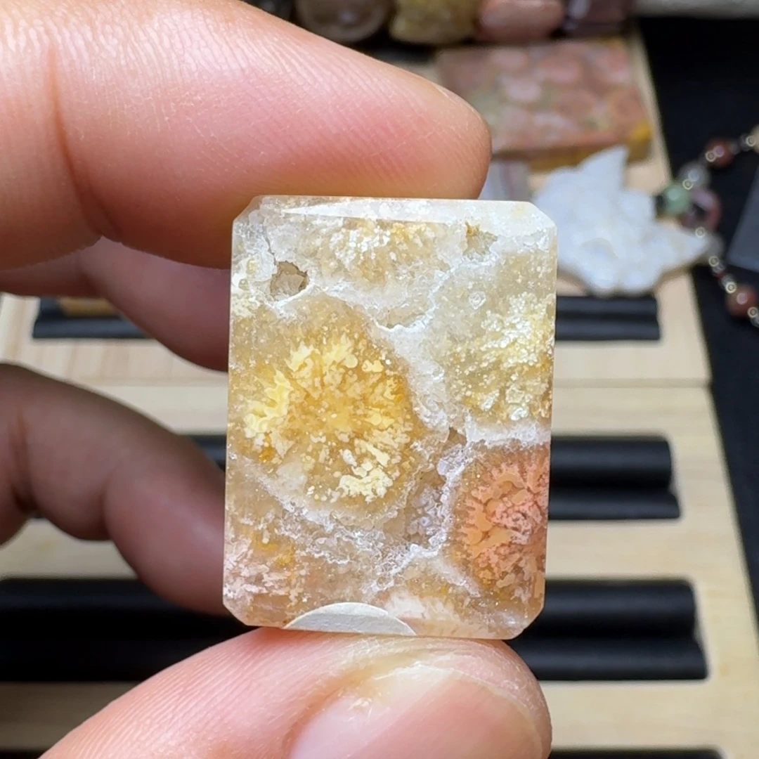 未镶嵌纯天然色有机玉石保真色硅化玉