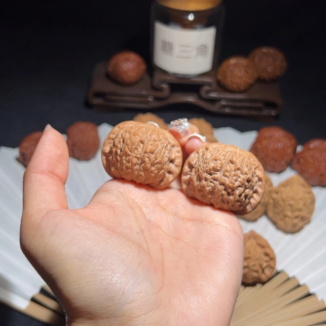 @***-文玩核桃吊坠40血麒麟