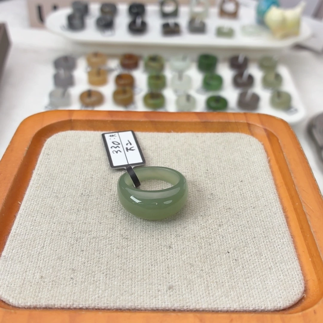 和田玉（糖玉）未镶嵌戒指z90湖水绿馒头17.8不退换