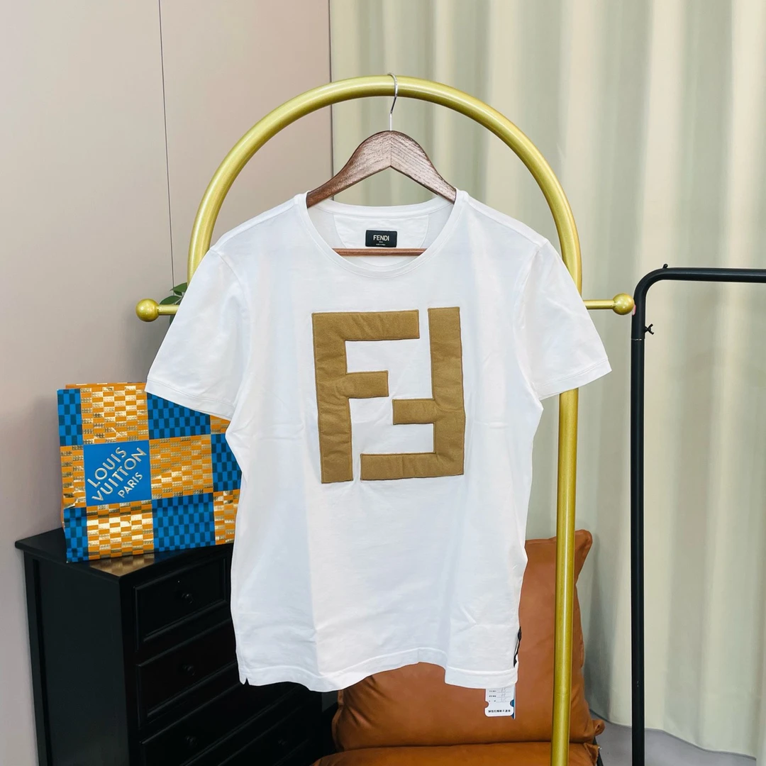 99新 FENDI/芬迪 白色胸前大logo短袖 M码 99新