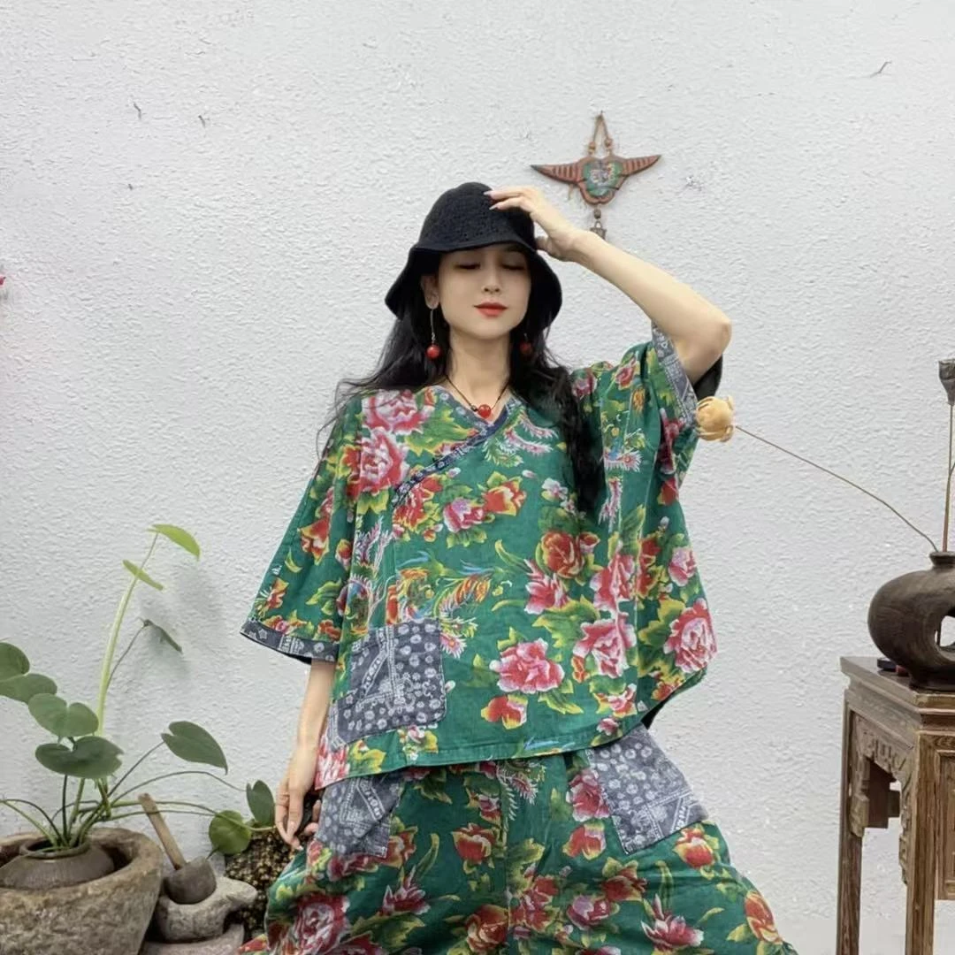 25181绿花印花V领盘扣左侧拼花口袋炒色牛仔上衣（前59后62胸围146