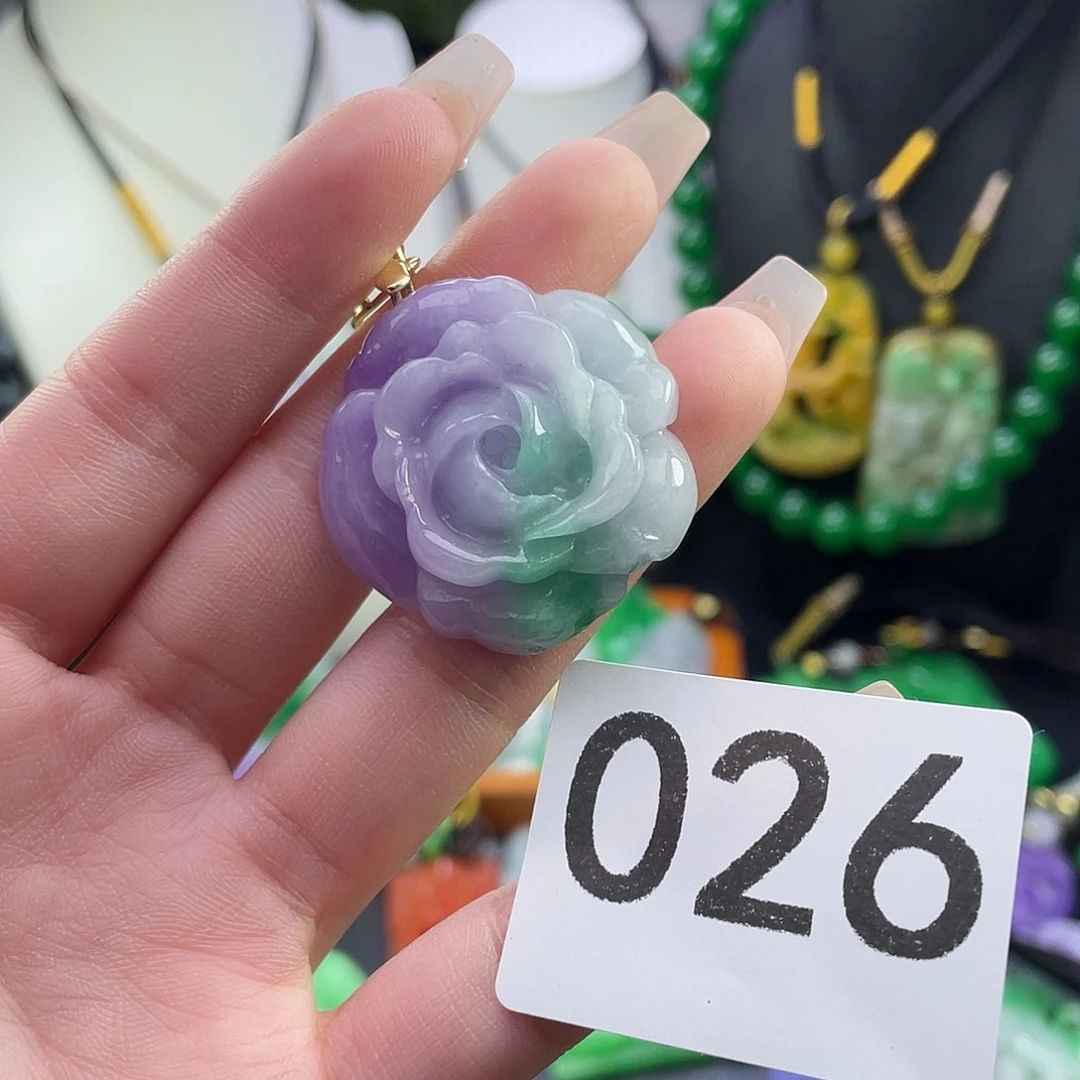 翡翠未镶嵌吊坠(赠链)