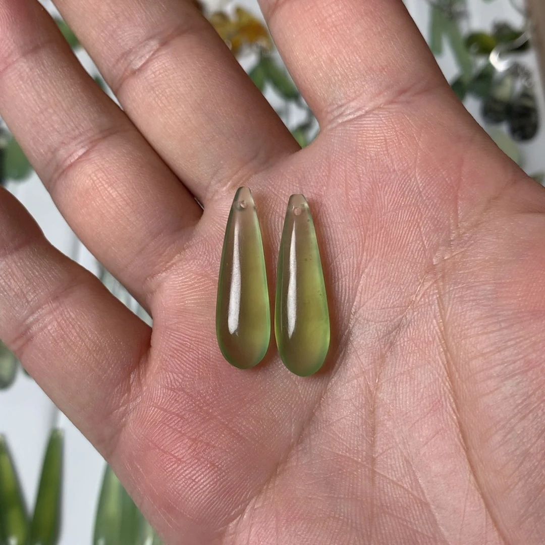 蛇纹石玉耳饰未镶嵌