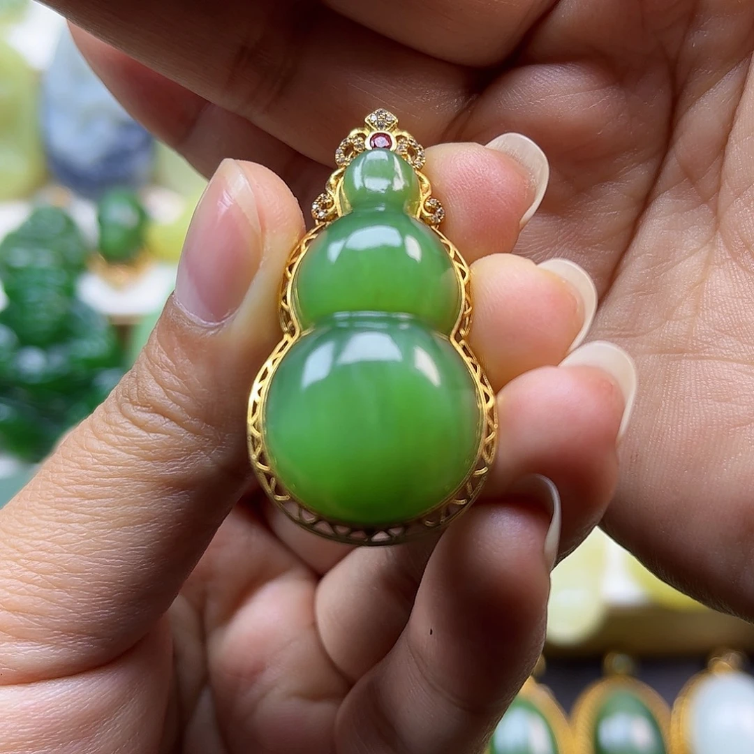 和田玉18K金镶嵌颈饰