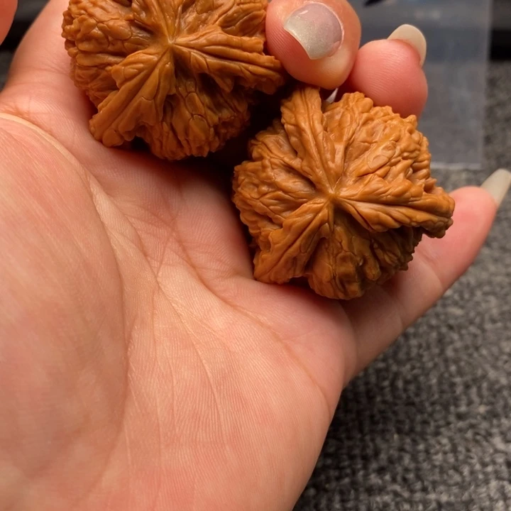 筱***~文玩核桃吊坠白狮子