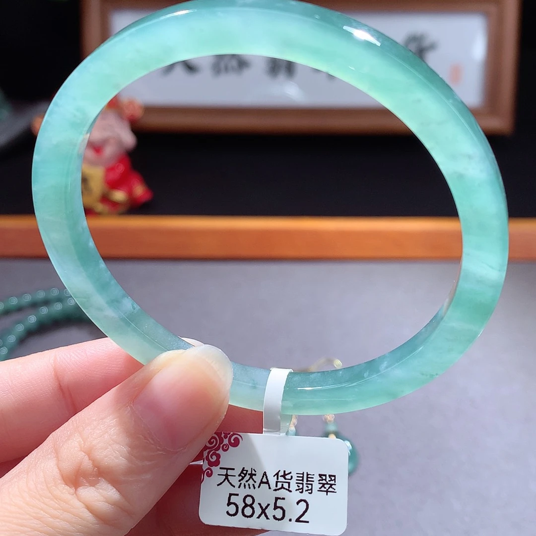 未镶嵌手镯（圆镯）翡翠