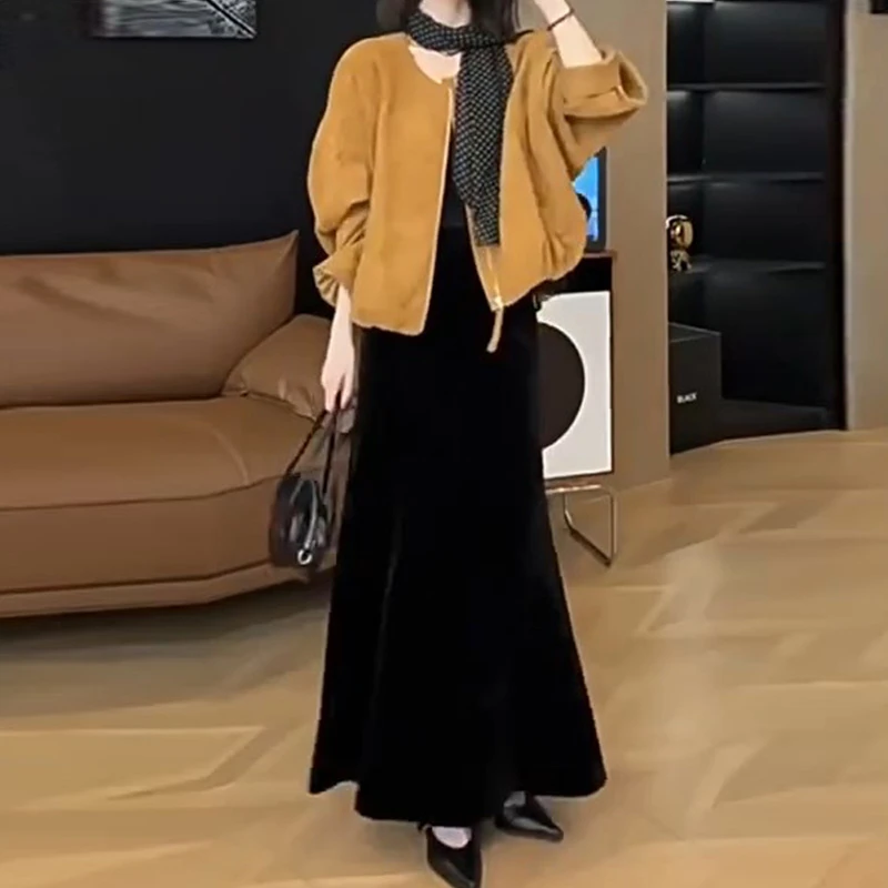 秋装女款2025年新款套装高级感简约拉链外套百搭丝绒半身裙两件套