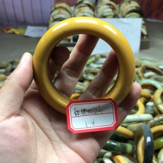 未镶嵌蛇纹石玉手镯怦***?