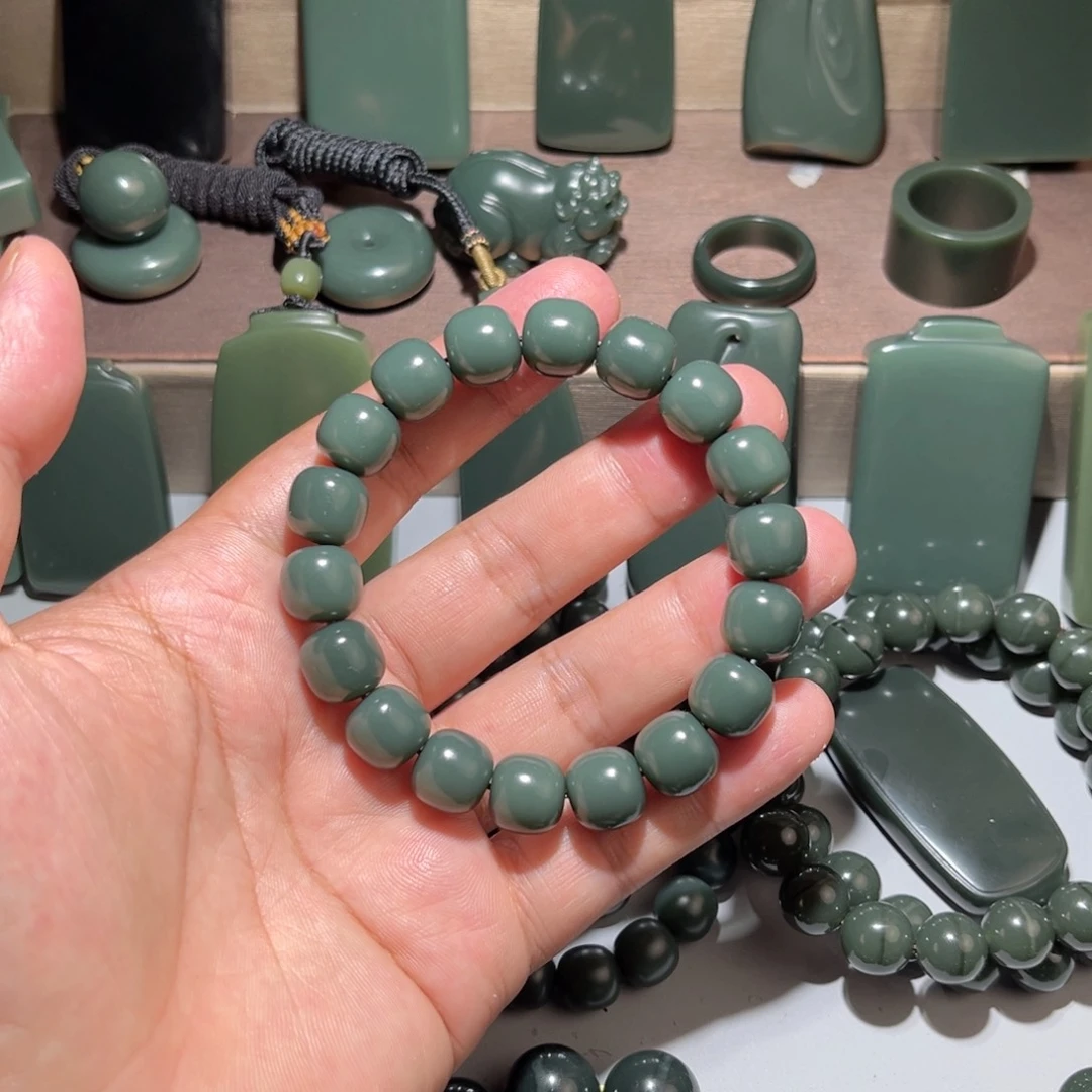 和田玉未镶嵌颈饰我***尼