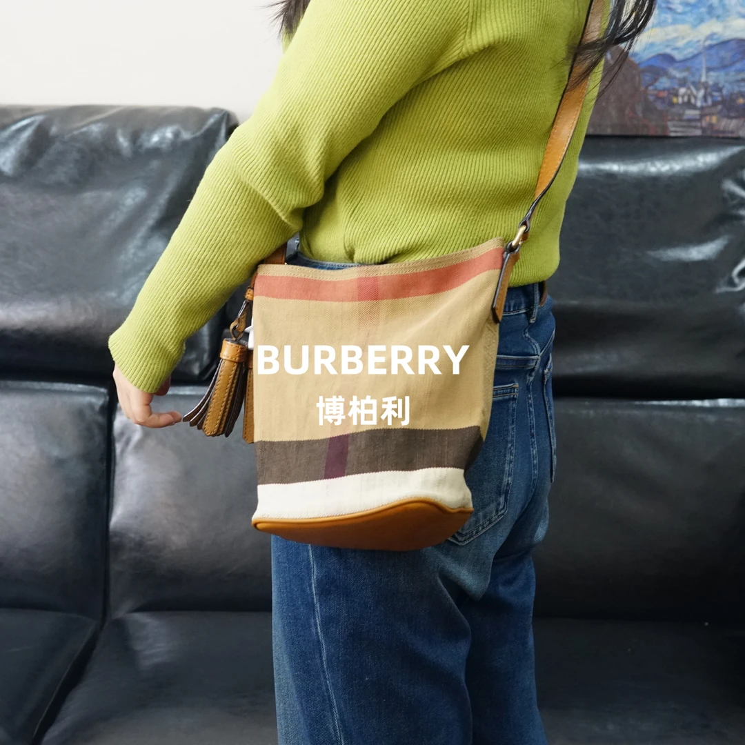 95新 BURBERRY/博柏利 巴宝莉/格纹水桶包/WJ12722044/2044