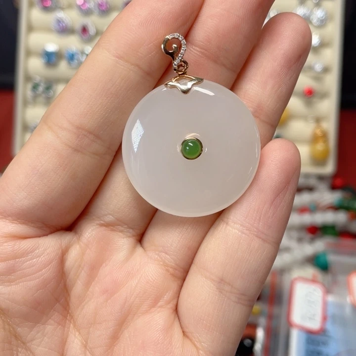 和田玉18K金镶嵌颈饰