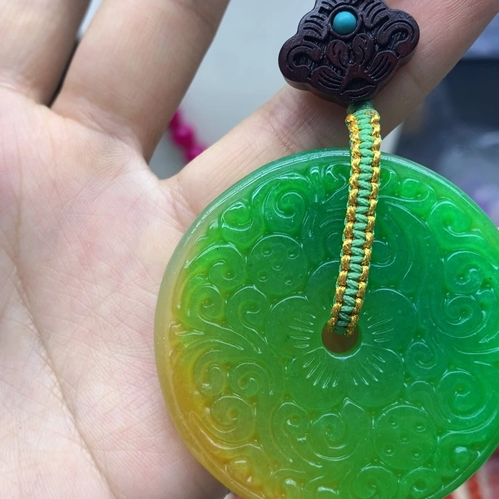 翡翠颈饰未镶嵌吊坠
