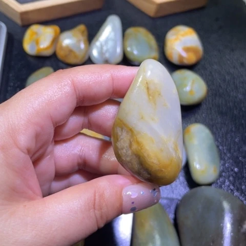 用***9和田玉未镶嵌颈饰