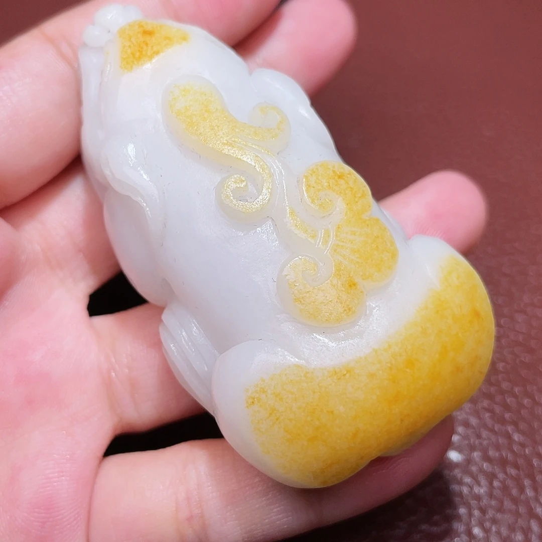 和田玉未镶嵌颈饰梅***茶