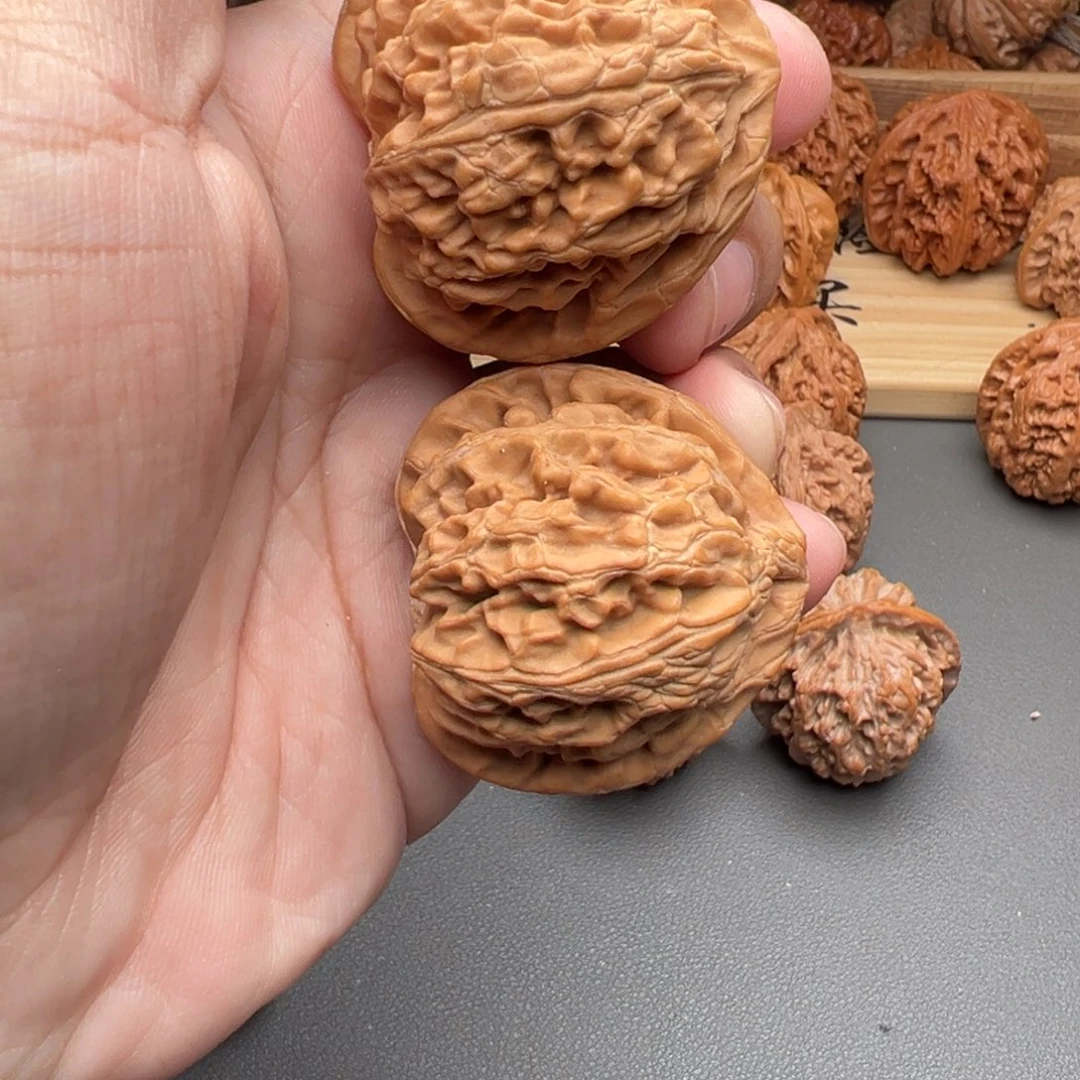 这***玩文玩核桃把件宫灯