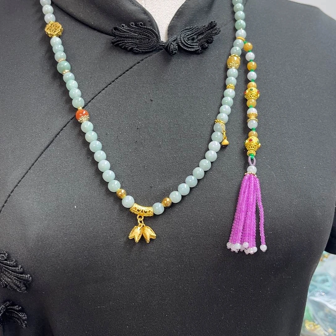 翡翠未镶嵌颈饰待编织