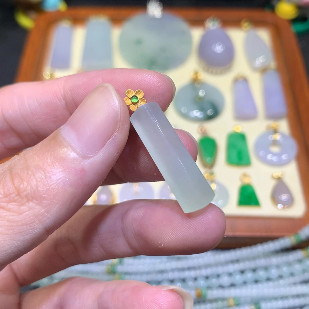 吊坠(不含链)18K金镶嵌翡翠