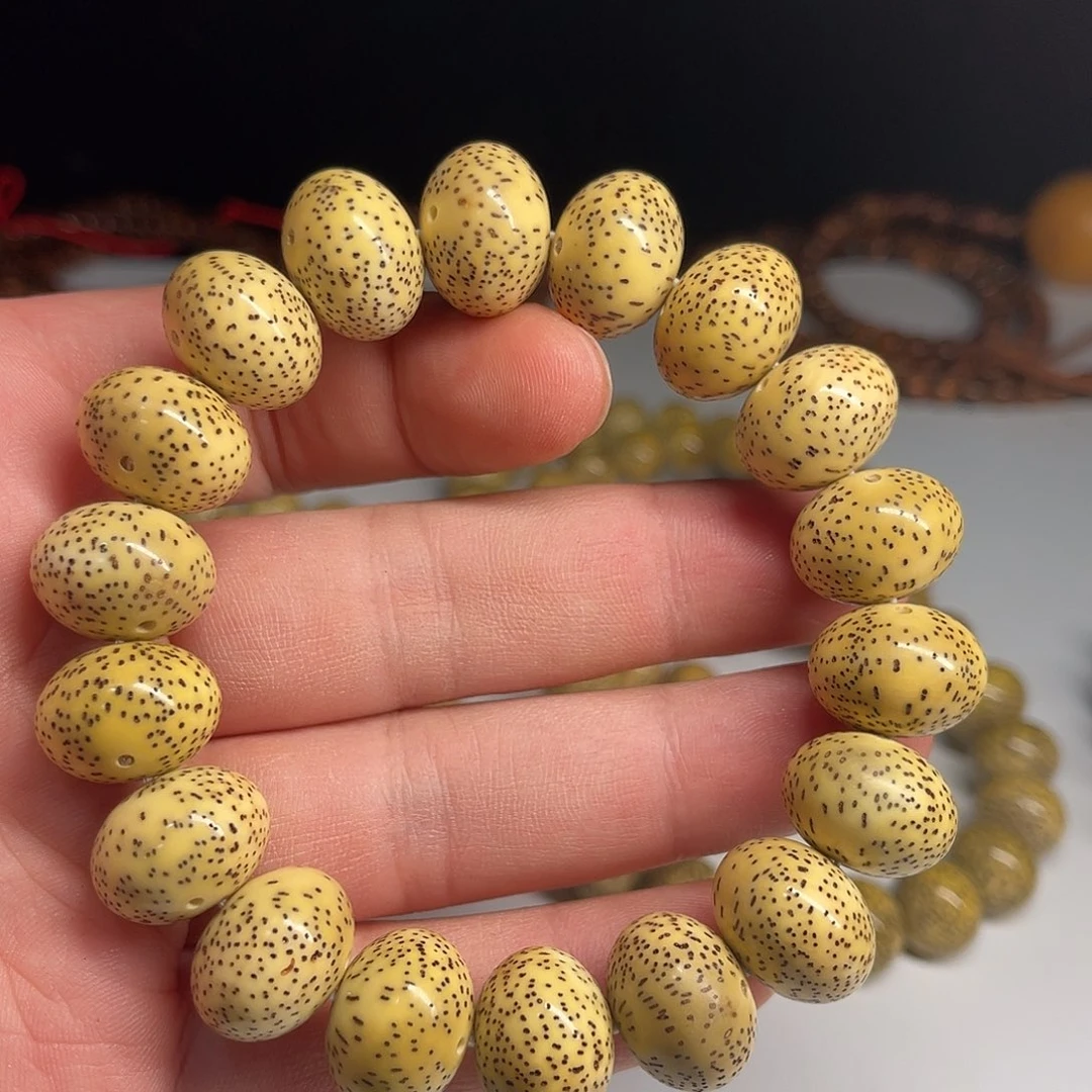 星月菩提吊坠17/13果王原生态鸡油黄