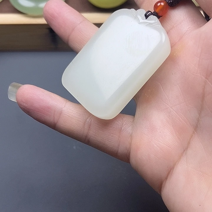 用***5和田玉（糖玉）未镶嵌颈饰