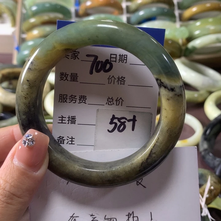 蛇纹石玉未镶嵌手镯700