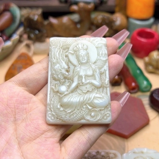 未镶嵌蛇纹石玉颈饰