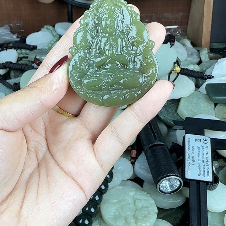 和田玉未镶嵌颈饰
