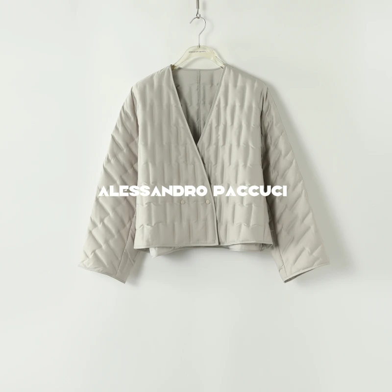 AP洛哥44012RR【错位】 白鹅绒V领纯色轻薄羽绒外套女装2024冬