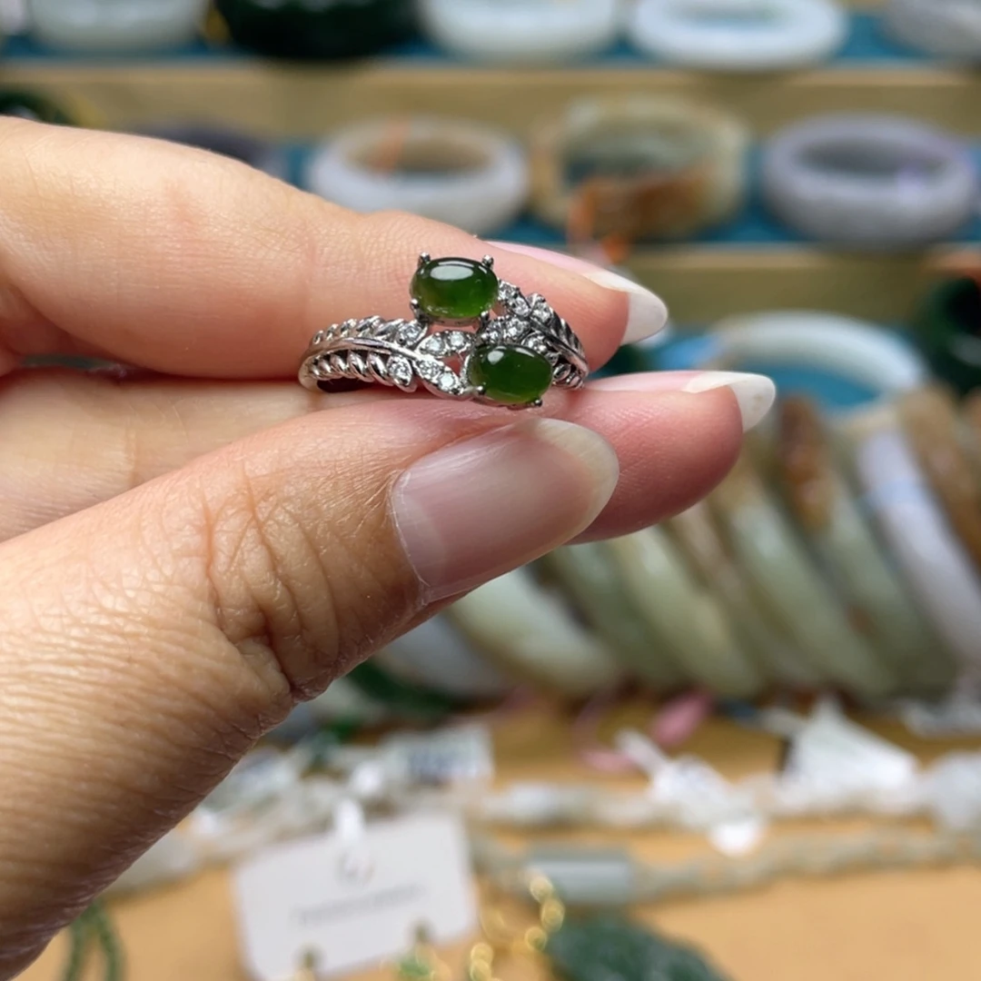 未镶嵌戒指和田玉