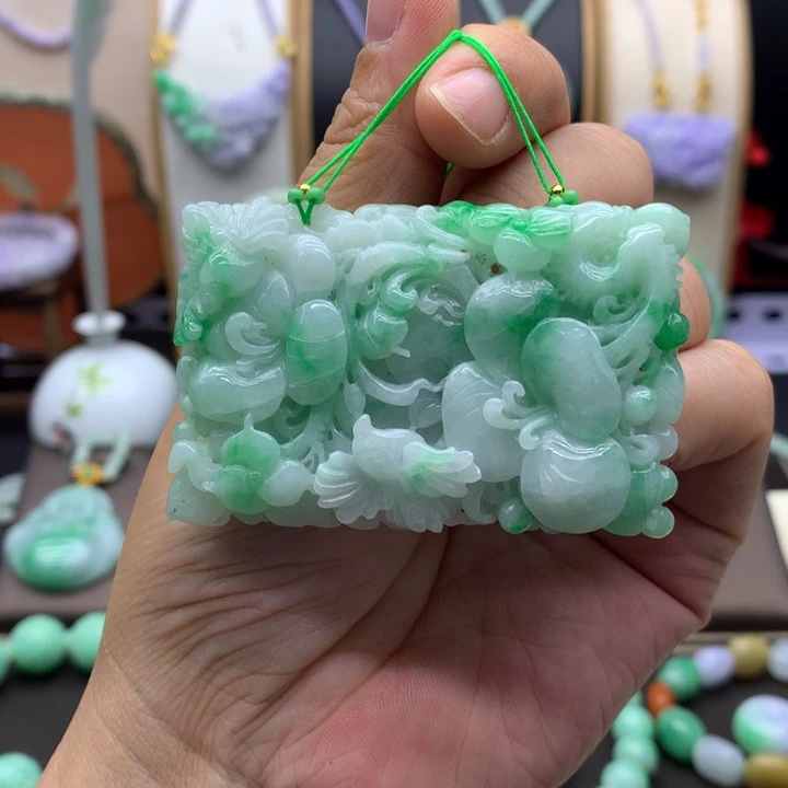 吊坠(赠链)未镶嵌翡翠