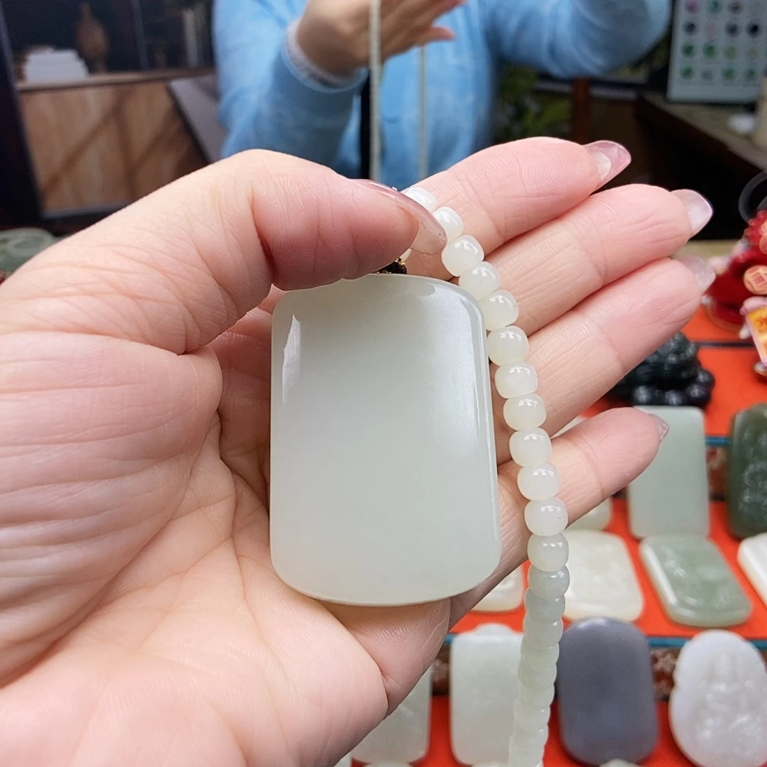 永***地和田玉未镶嵌颈饰