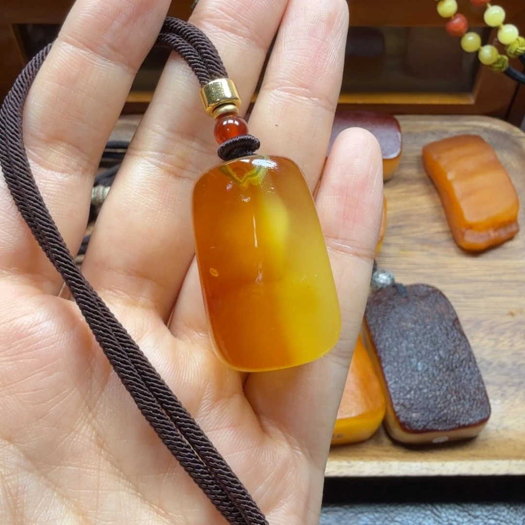 未镶嵌吊坠(赠链)琥珀