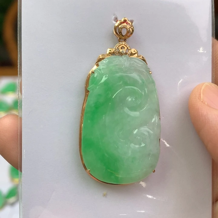 颈饰18K金镶嵌翡翠翡翠吊坠