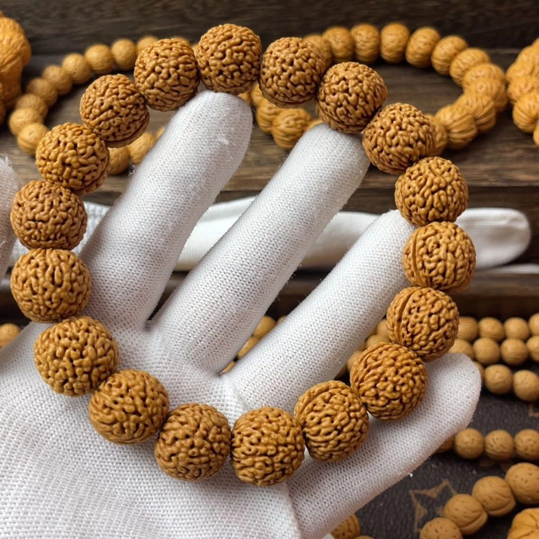 吊坠桃核红皮荔枝