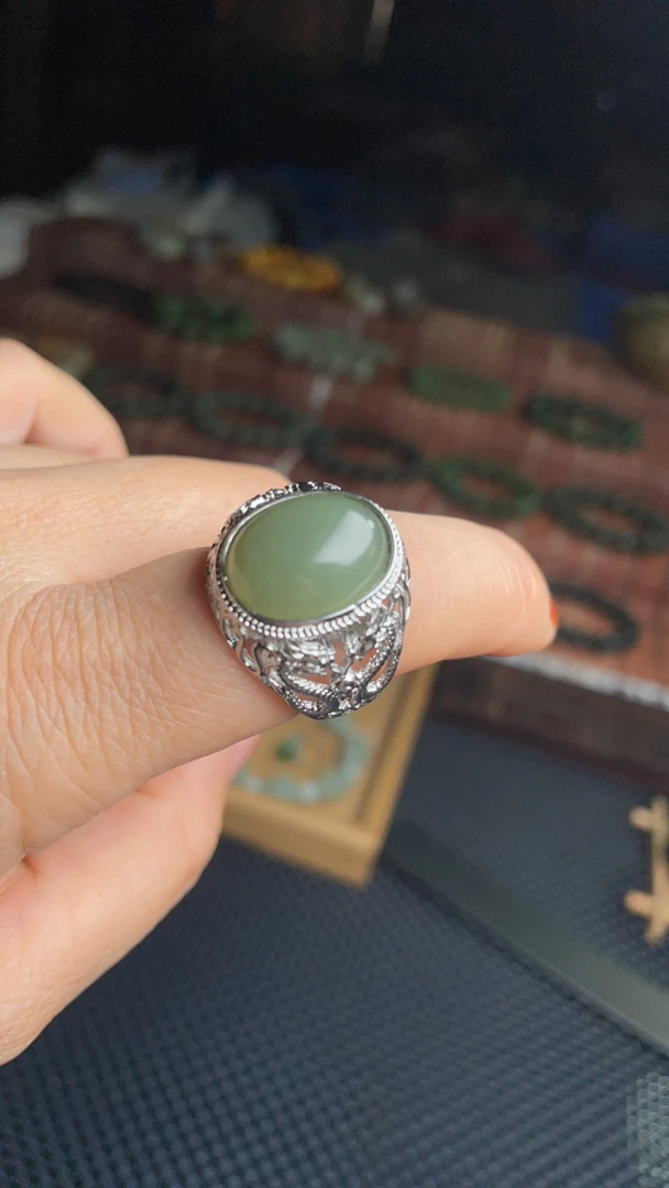 天然玉石新疆和田玉且末料戒子