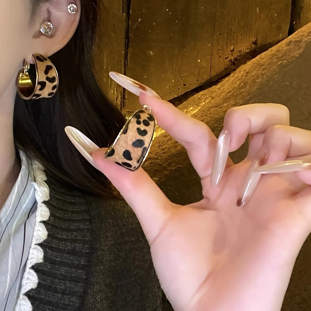 铜合金耳饰 时尚豹纹耳圈耳环秋冬新款圆圈耳钉夸张小众设计A120