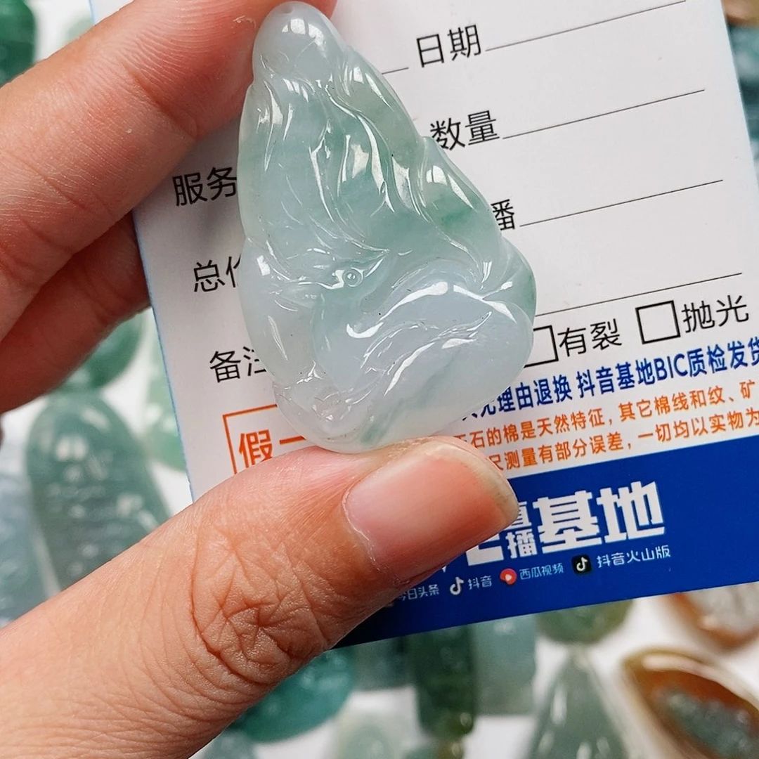 颈饰未镶嵌翡翠九尾狐