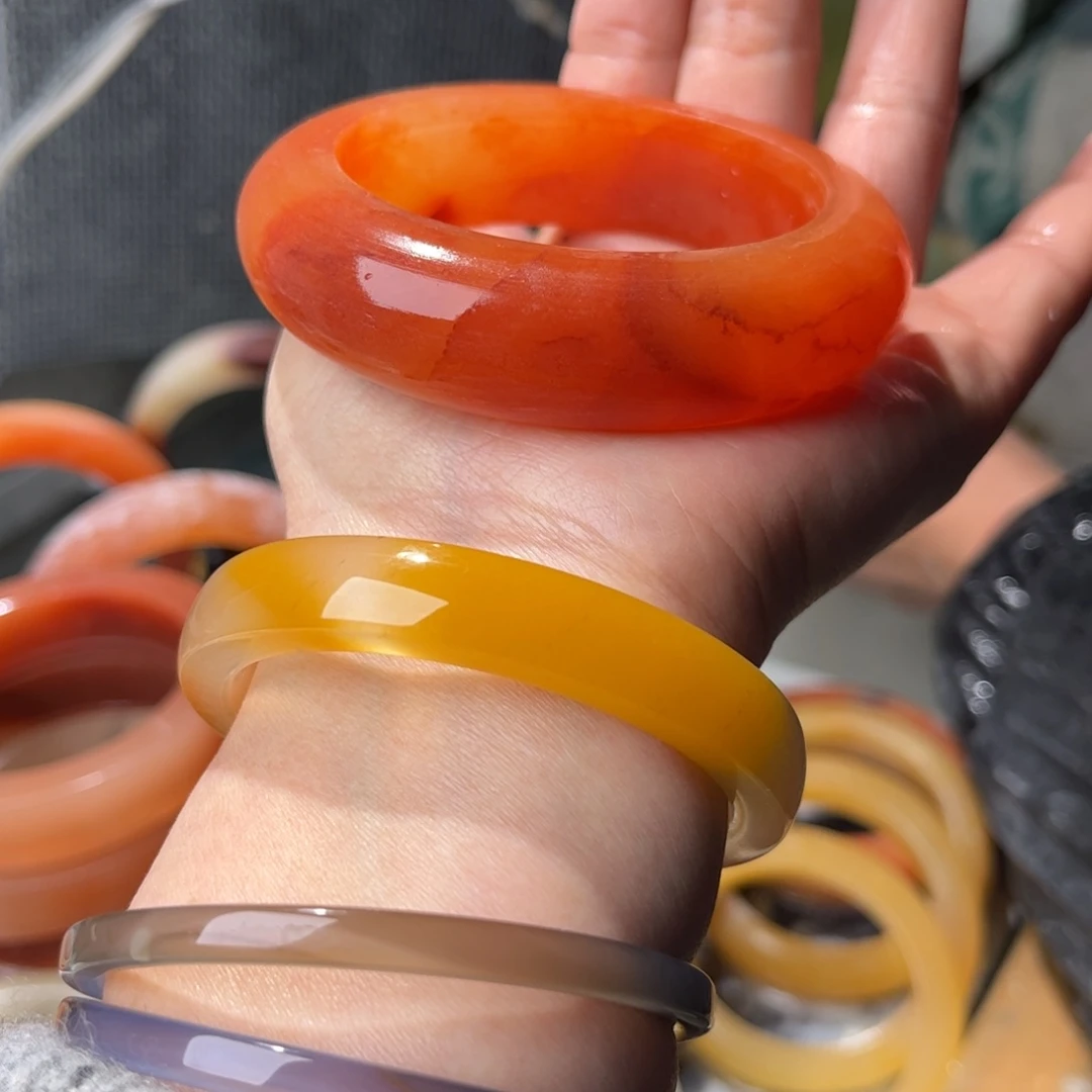 、***英石英质玉未镶嵌手镯定制